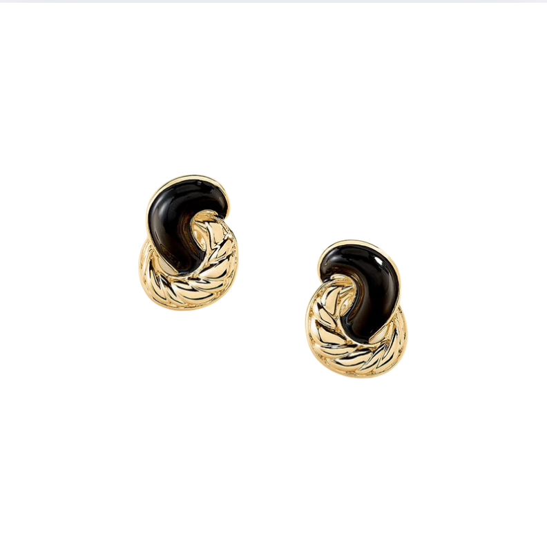 Pendientes de clip Maria Pombo N-13 acabado en oro y esmalte color negro